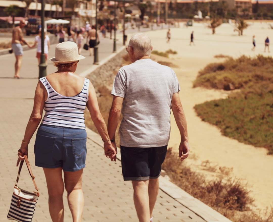 Fostering Healthy Relationships in Older Age: Key Tips and Strategies